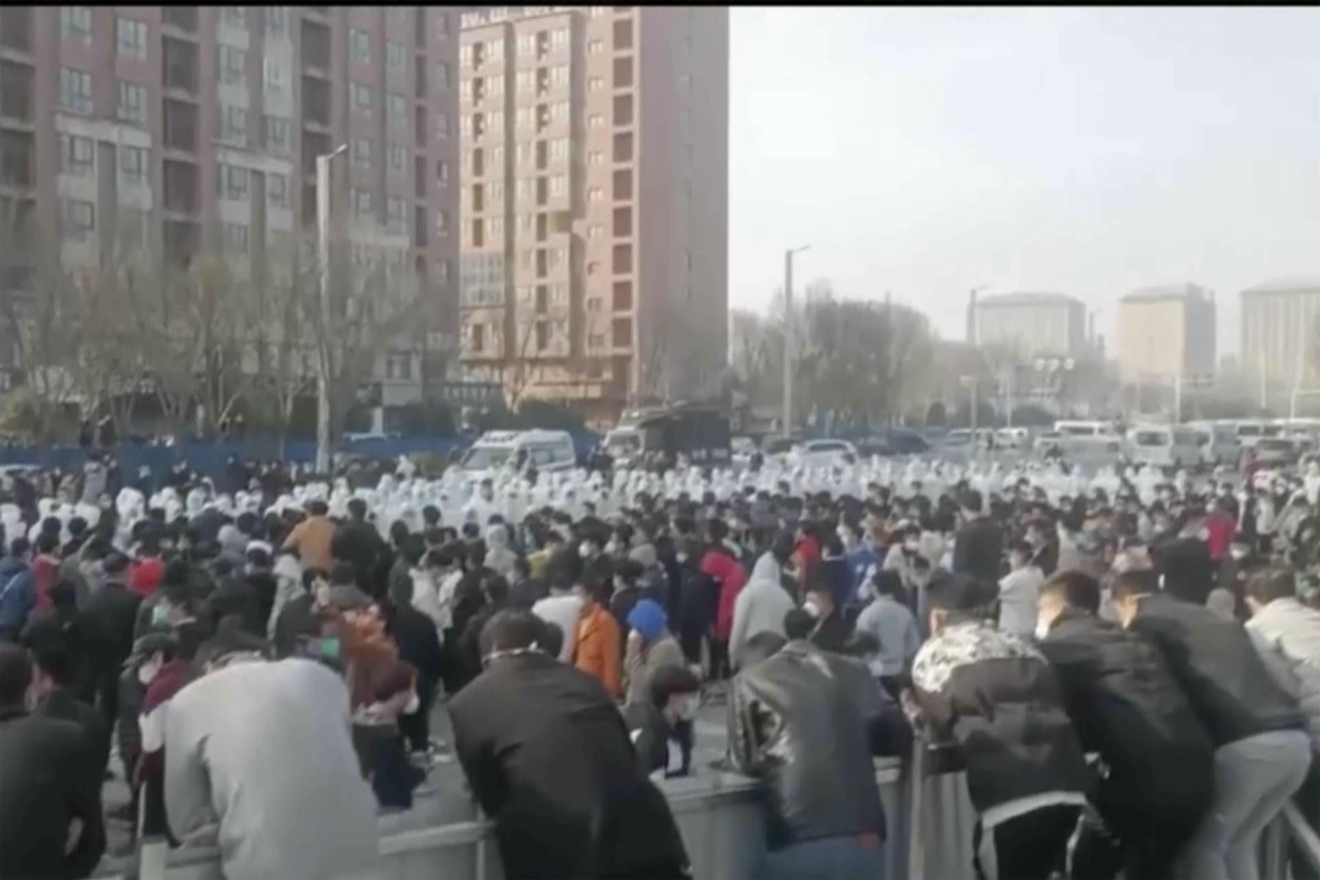富士康工人抗议现场